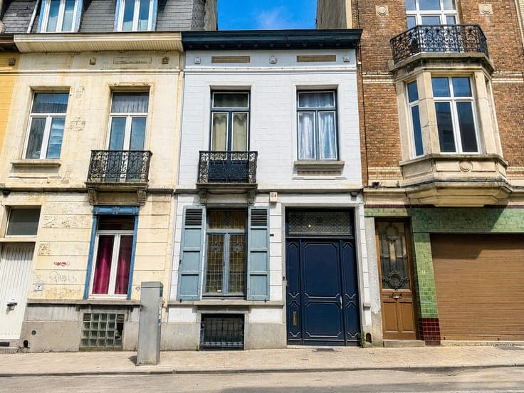 SCHAERBEEK - 2-FRONTED HOUSE - 4 BEDROOMS + COURTYARD