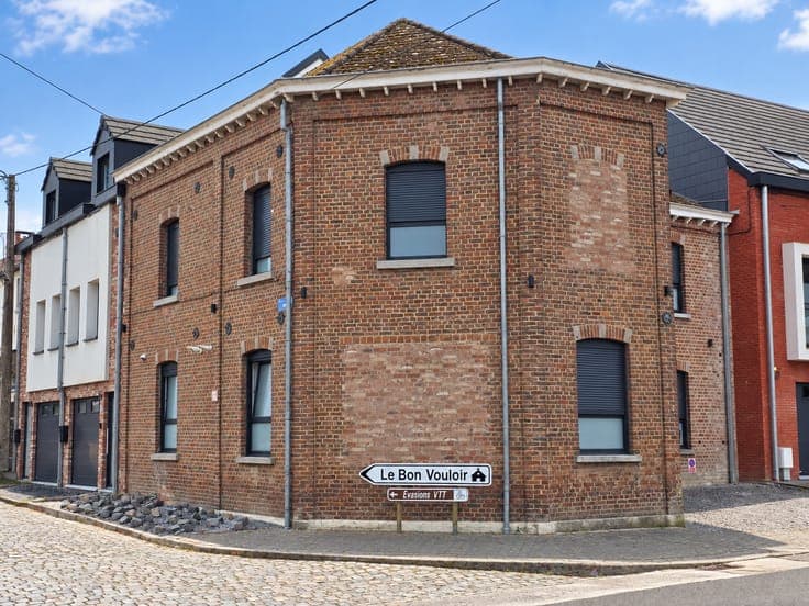 EXCEPTIONAL FULLY RENOVATED PROPERTY–MULTIPLE POSSIBILITIES