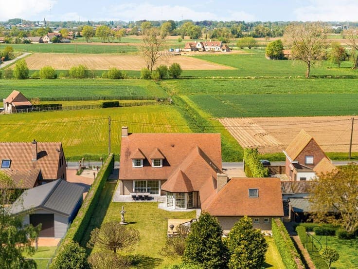 Perfect onderhouden grote villa op 3000m2.