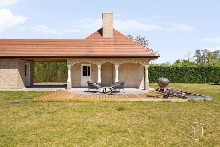 Perfect onderhouden grote villa op 3000m2.