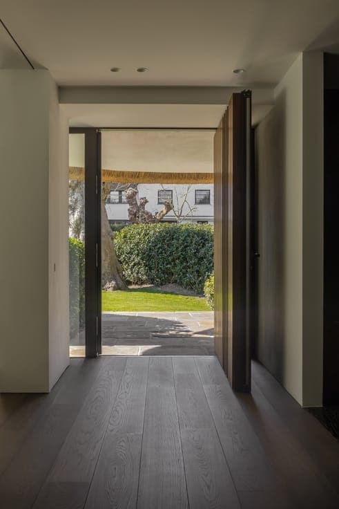 Exceptional Semi-Detached Villa in Prestigious Sparrendre...
