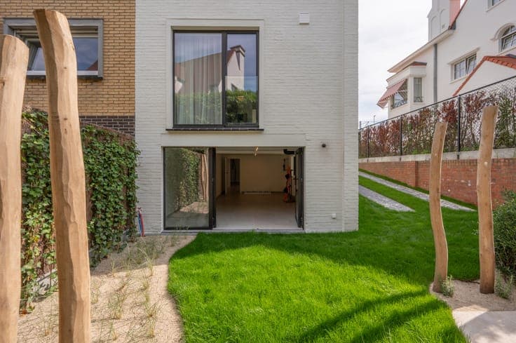 Exclusive semi-detached villa in a prime location, within...