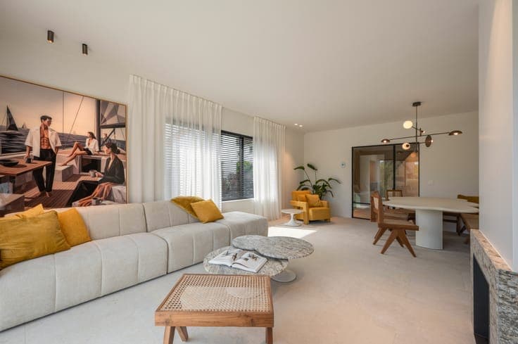 Exclusive semi-detached villa in a prime location, within...