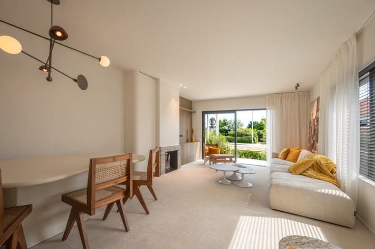 Exclusive semi-detached villa in a prime location, within...