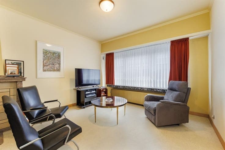 Spacious home, perfectly maintained, with a sunny garden.