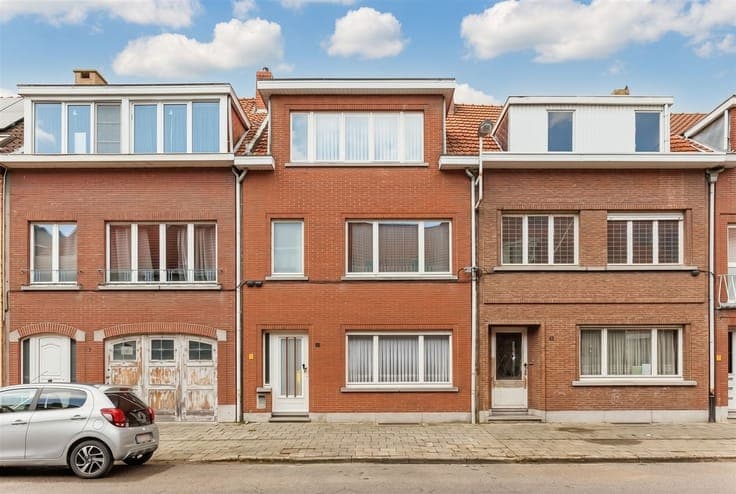 Spacious home, perfectly maintained, with a sunny garden.