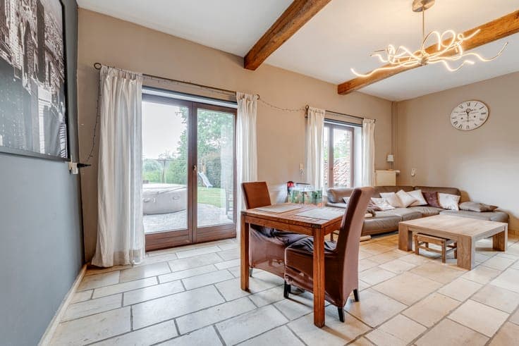Charming 3-bedroom house with garden and garage