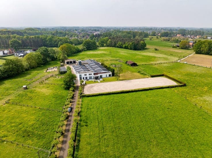 Beautiful stud farm on approximately 5.2 hectares in Hersel