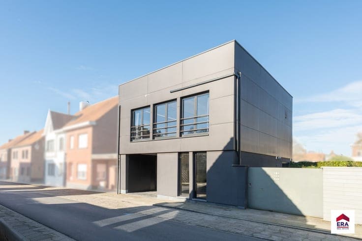 Semi-detached home with versatile space in Dentergem