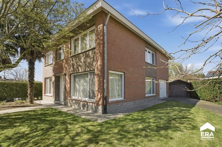 Spacious detached home in quiet Roeselare area
