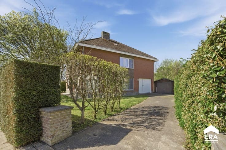 Spacious detached home in quiet Roeselare area