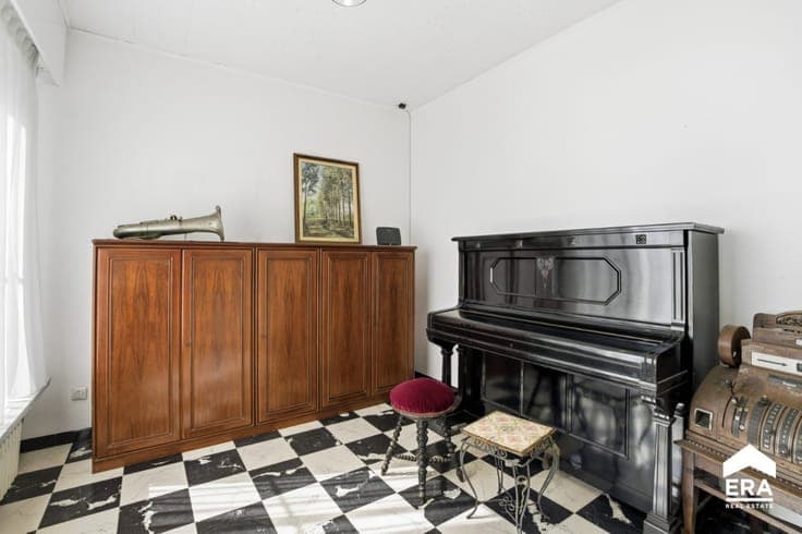 Spacious detached home in quiet Roeselare area