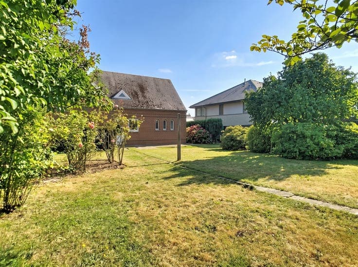 3-bedroom house with lovely garden in quiet street