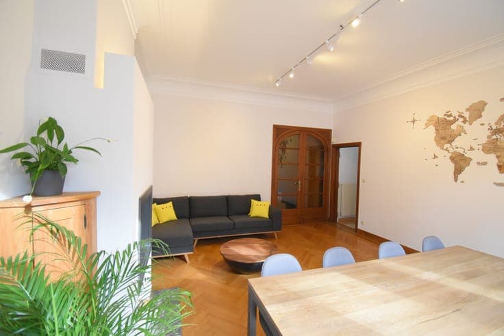 Beautiful 9-Bedroom Townhouse