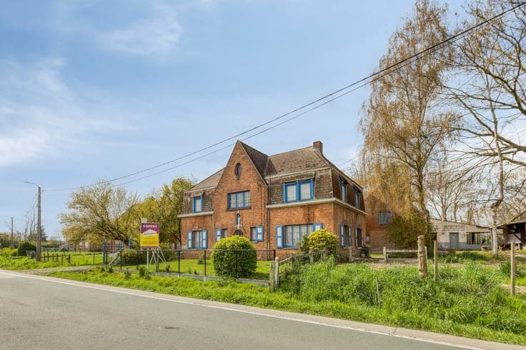 Unieke hoeve met uitgestrekte gronden