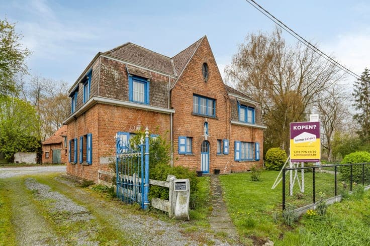 Unieke hoeve met uitgestrekte gronden