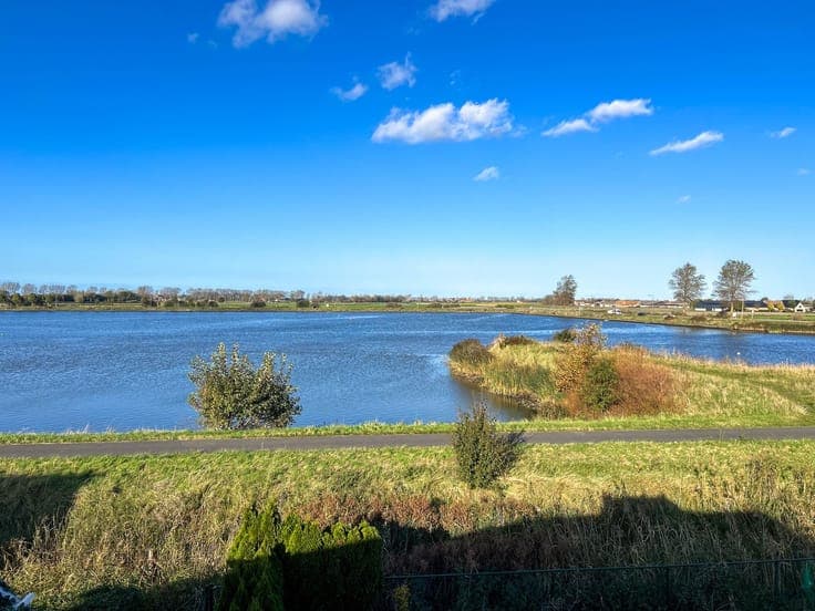 Ruime koppelwoning met waanzinnig zicht over spaarbekken ...