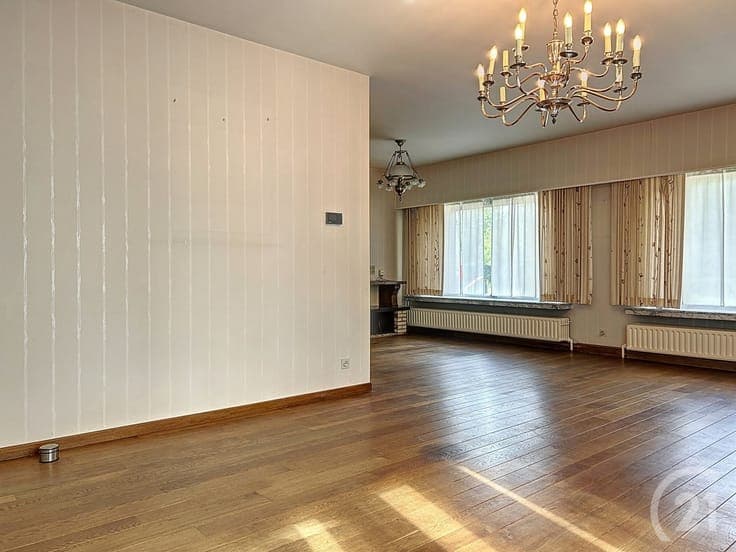Huis met magazijn en kantoorruimte te koop!