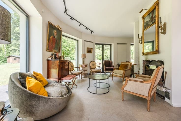 Magnificent quiet villa with views of nature.
