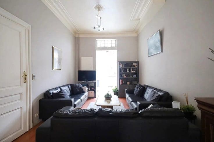 Townhouse of 293 m² | 7 Bedrooms | 98 m² Garden | Place du M