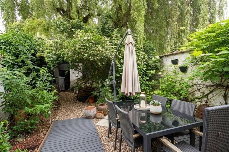 Townhouse of 293 m² | 7 Bedrooms | 98 m² Garden | Place du M