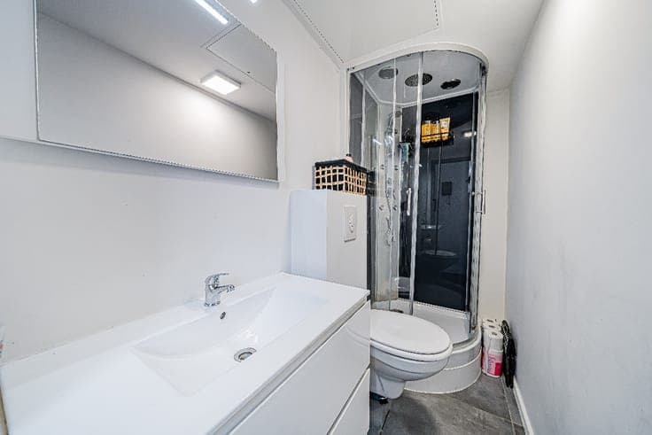 Two-flat investment property with rental income in Saint-Hub
