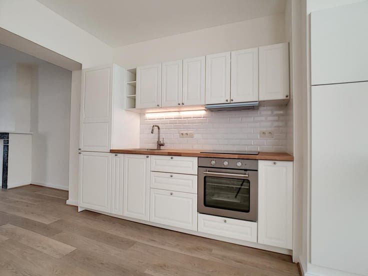 Bâtiment au centre-ville, 2ch, 2sdb, bureau, proche de tout