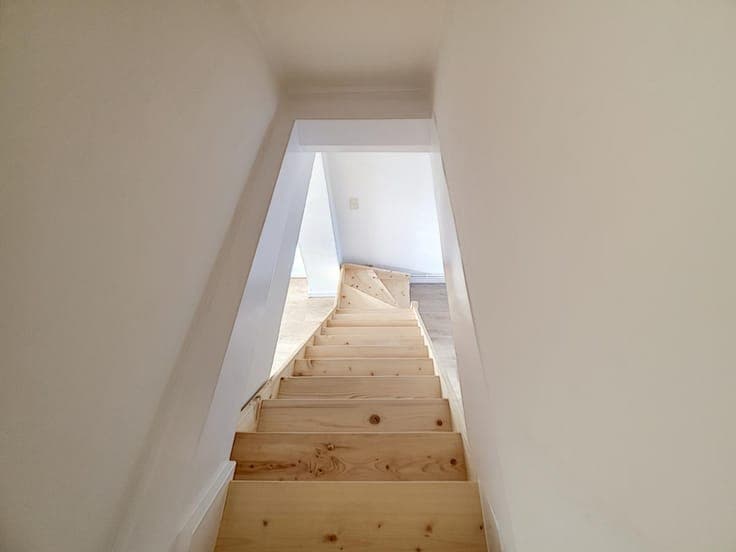 Bâtiment au centre-ville, 2ch, 2sdb, bureau, proche de tout