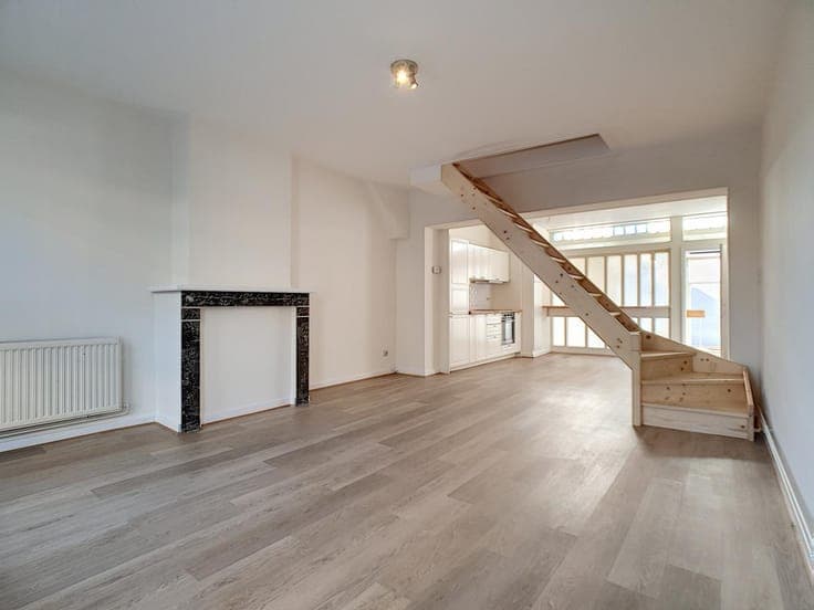 Bâtiment au centre-ville, 2ch, 2sdb, bureau, proche de tout