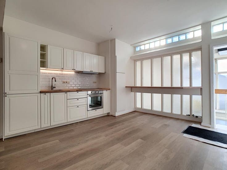Bâtiment au centre-ville, 2ch, 2sdb, bureau, proche de tout