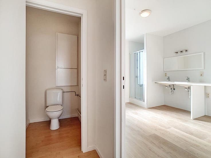 Bâtiment au centre-ville, 2ch, 2sdb, bureau, proche de tout