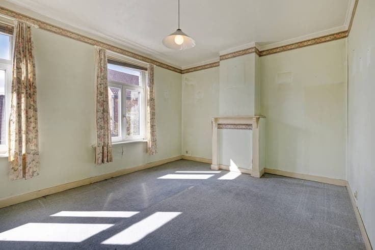 4 bedroom house to renovate in Assebroek