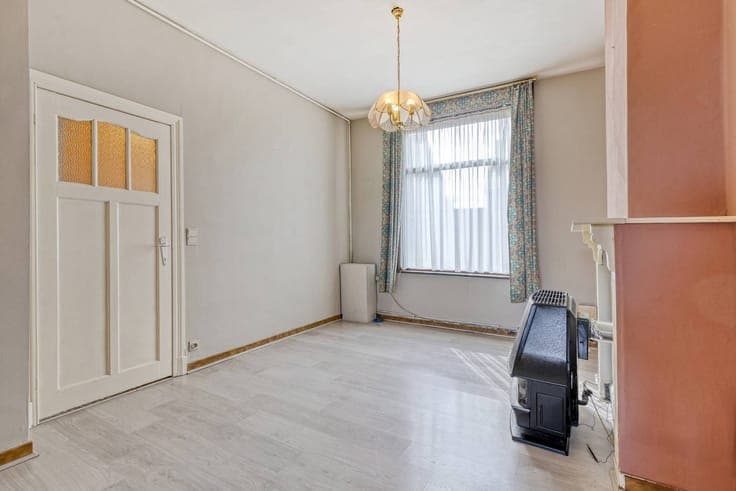 4 bedroom house to renovate in Assebroek