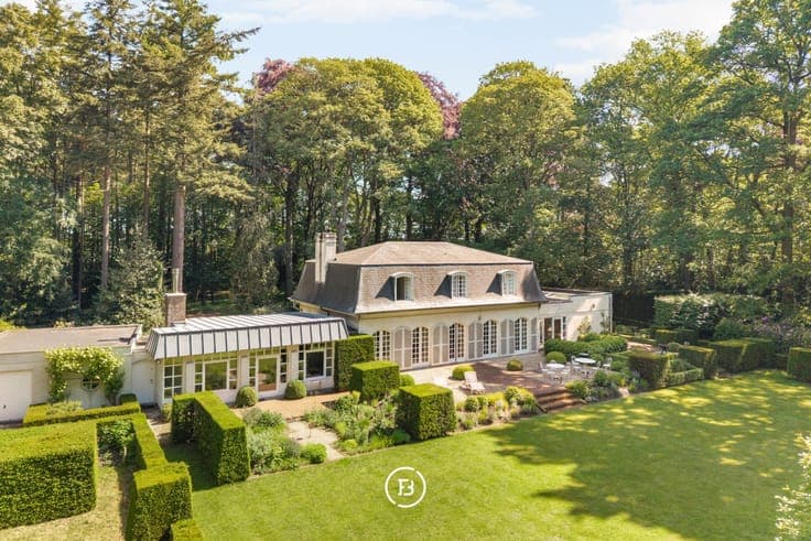Hidden villa estate in nature