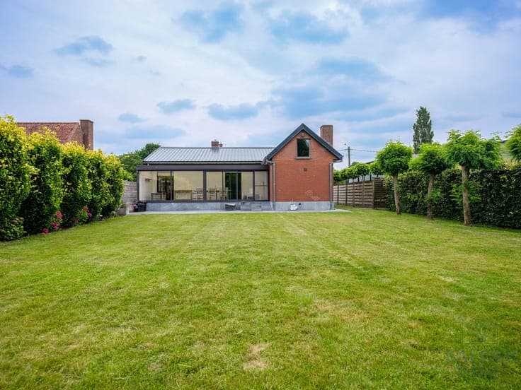 Landelijk gelegen woning met 3 slaapkamers, veranda en pr...