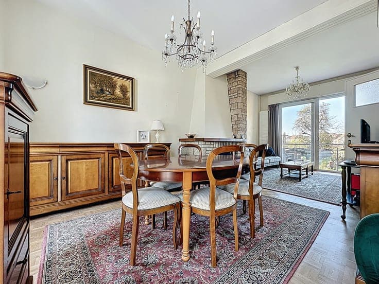 Ideally located "bel-étage" house with large garden – Great