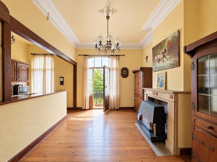 LAEKEN – House with 3 bedrooms, approx. 221m².