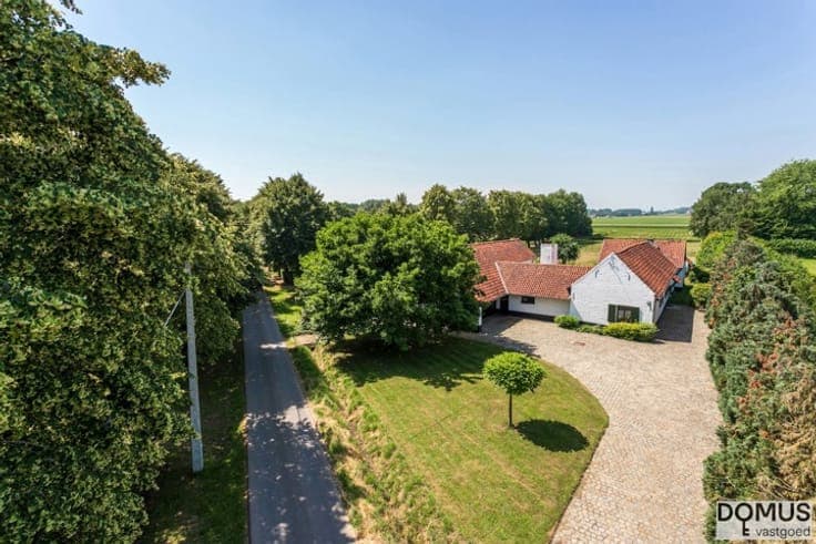 Uniquely situated farmhouse with exceptional potential in Me