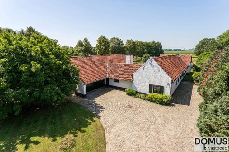 Uniquely situated farmhouse with exceptional potential in Me