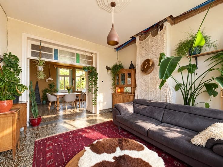 Te koop, bewoonbare woning met aanpalende renovatiewoning...