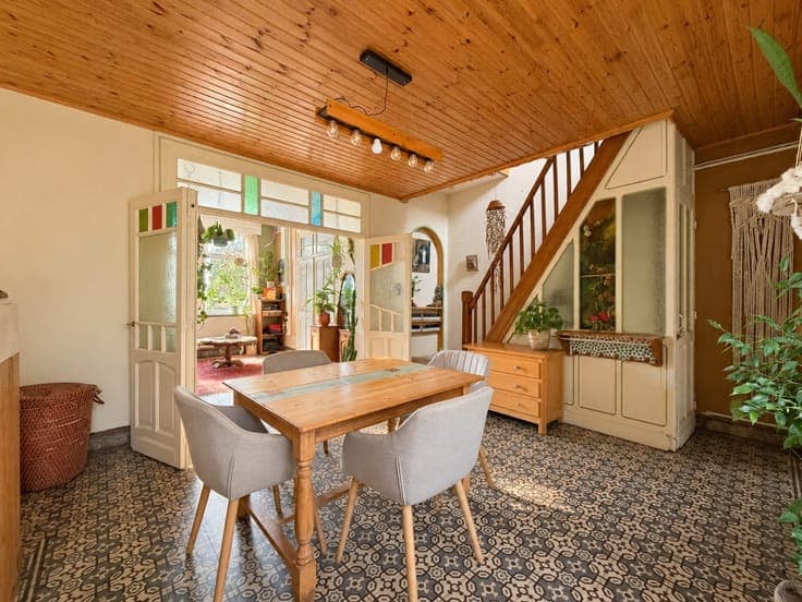 Te koop, bewoonbare woning met aanpalende renovatiewoning...