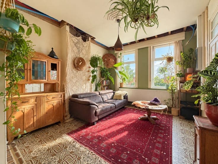 Te koop, bewoonbare woning met aanpalende renovatiewoning...