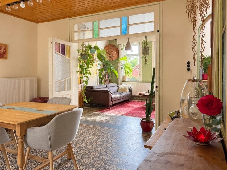 Te koop, bewoonbare woning met aanpalende renovatiewoning...