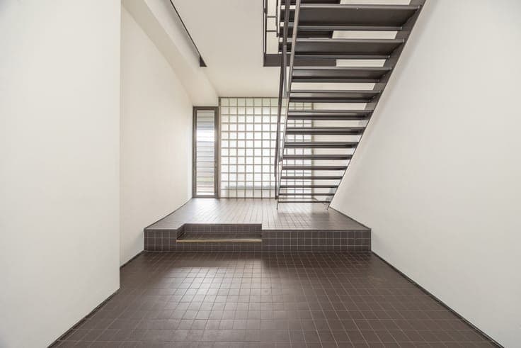 WILRIJK - Modernistic house at a central location