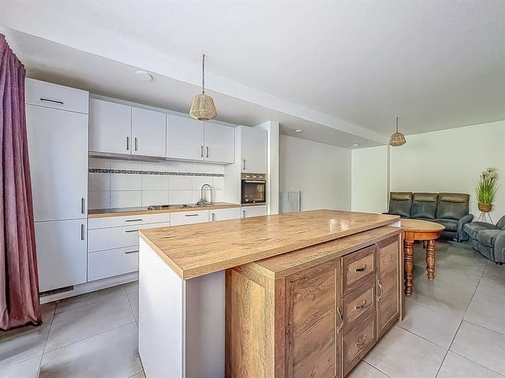 JOLIE MAISON AVEC GARAGE ET JARDIN