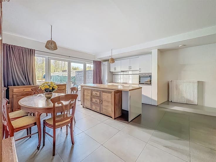 JOLIE MAISON AVEC GARAGE ET JARDIN