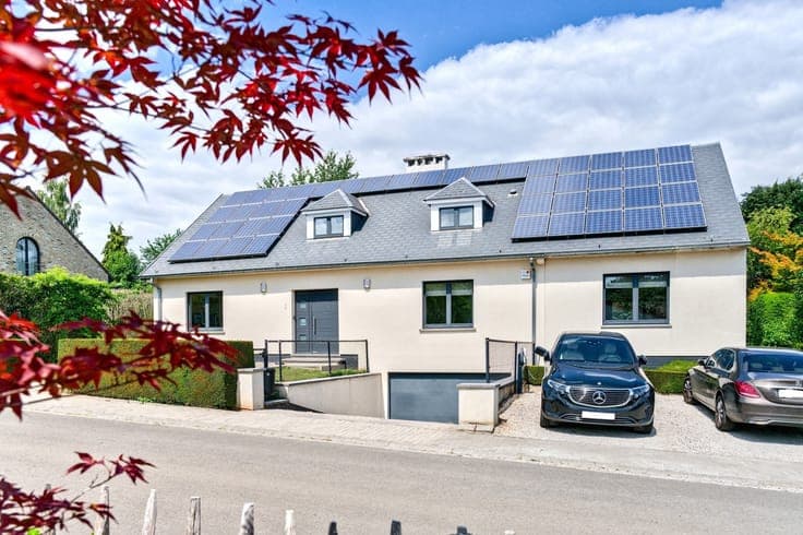 Magnificent 6-bedroom villa with garage and garden