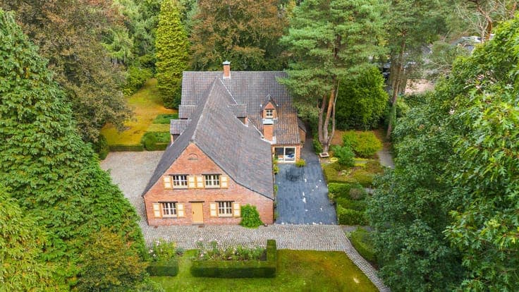 Country-style villa & outbuilding for sale in Schilde