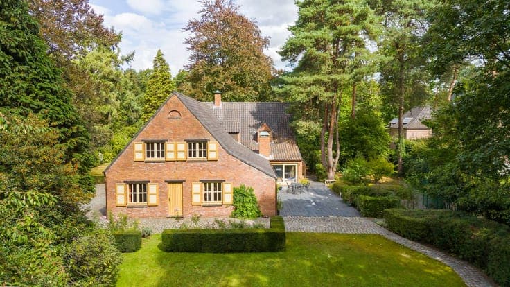 Country-style villa & outbuilding for sale in Schilde