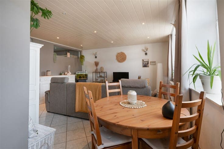 Opbrengsteigendom - 3 appartementen en 3 garages